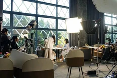 🤓В Китае бум микро-сериалов (micro-drama), который превращает замороженные стройки в новые съёмочные площадки