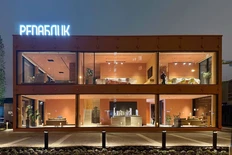 😂Теперь главное, чтобы персонал офиса застройщика не ковырял в носу на людях