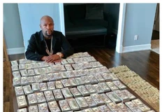 🤓В Нью-Йорке владельцы роскошного пентхауса в Baccarat Hotel подали в суд на известного боксера Флойда Мейвезера, утверждая, что боксер задолжал более $330 тыс. за аренду и другие расходы