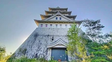 🤓Берём? В Японии на острове Хоккайдо продается шестиэтажный замок с рестораном и лифтом всего за 63 000 $, но потребуется доплата около 50 000 на ремонт крыши и парапета