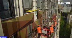 😮 КРОСТ показал, как монтируются золотые фасады Дома Малевич и пообещал завершить строительство до конца года