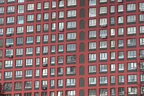 😂Какой бред! Ладно бы оно с улицы красиво смотрелось, было бы за что страдать