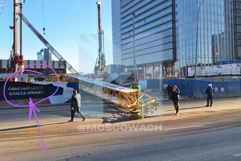 🤔Кран упал на стройке в Москва Сити, на 1-ом Красногвардейском проезде