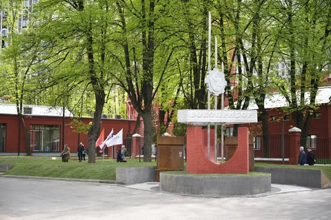 🤓В канун праздника, Эталон торжественно открыл сквер 80-летия Победы на территории делового квартала «Серебряный фонтан»