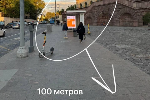 🤓Прогулялись по городу. Офис компании ПИК обставлен остановками с рекламой ПИКа, офис Догмы по соседству обставлен бордами с рекламой Догмы