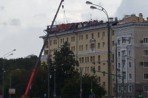 🤓Эпохальное событие для нейбархуда. Буквы «Сокол» убрали с Ленинградки в районе Чапаевского парка
